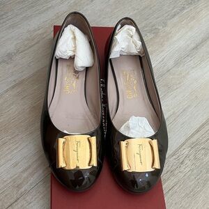 Salvatore Ferragamo patent calf leather flats US 7.5
